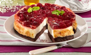 tort cu crema de branza si zmeura jpeg