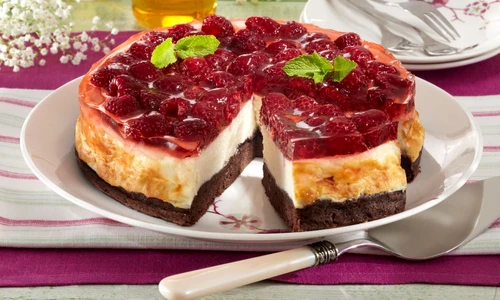 tort cu crema de branza si zmeura jpeg