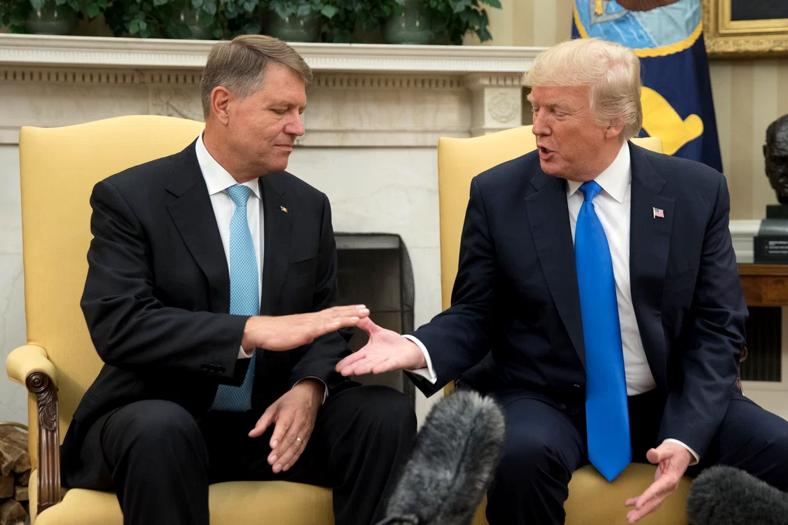 Președintele Iohannis și Donald Trump. FOTO: AFP