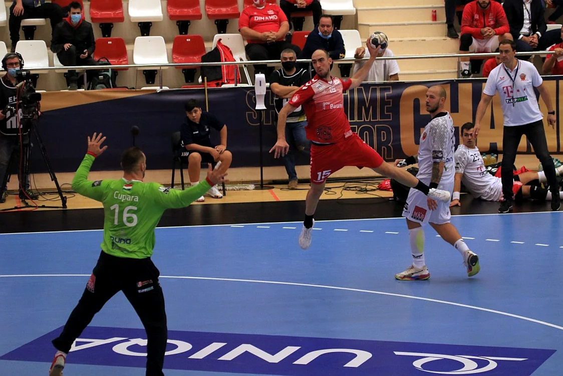 
    Vali Ghionea a fost principalul marcator al lui Dinamo, cu 8 goluriFoto: Marian Burlacu  