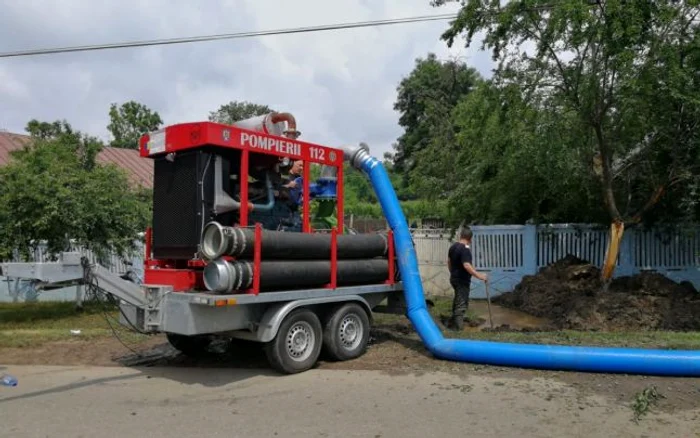 Din mai multe localităţi ale judeţului au venit marţi, 4 iunie 2019, solicitări către pompieri, apa ajungând în sute de gospodării