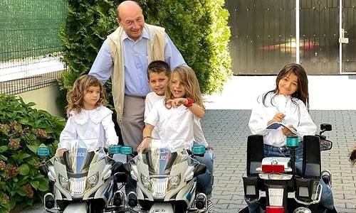 1 traian basescu si nepotii lui jpg jpeg