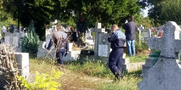 1 astazi la botosani politist gasit impuscat cu arma din dotare jpg