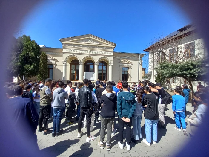 La Școala nr.1 Slatina se va organiza și învățământ gimnazial cu frecvență redusă FOTO: FB