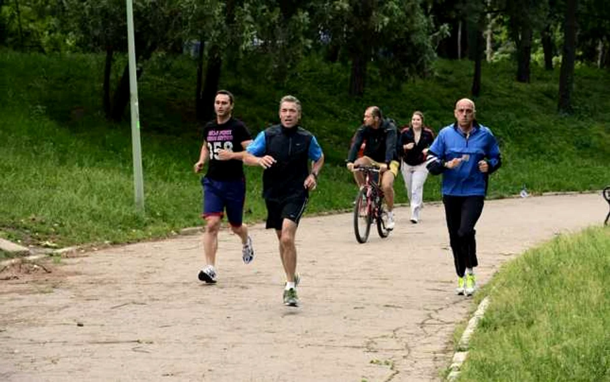 anders fogh rasmussen nato jogging bucuresti foto facebook