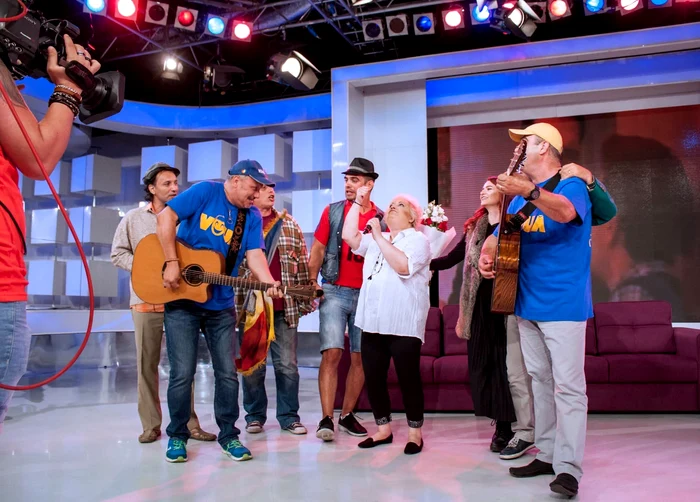 Marinela Chelaru și colegii din Grupul Vouă / foto: Facebook