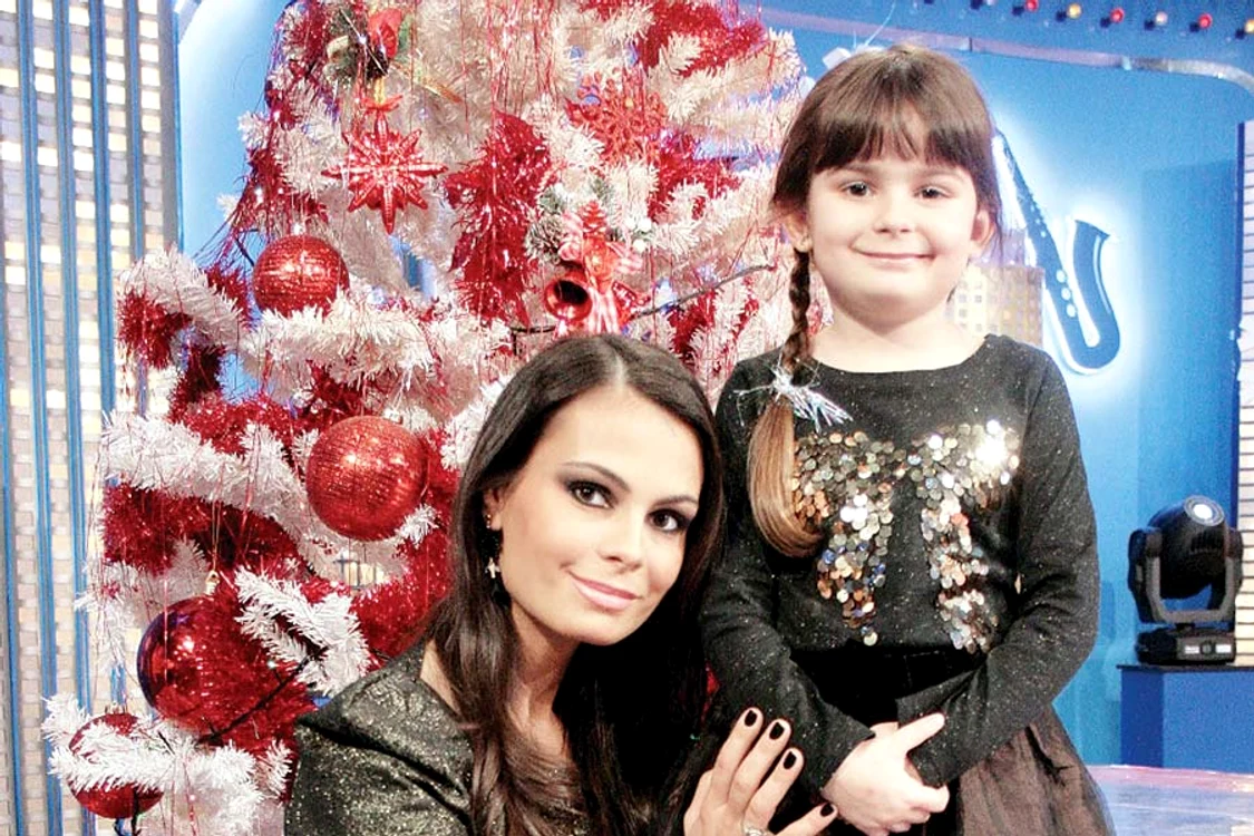 Anca Serea  prezintă ştirile  sportive de  la Prima TV