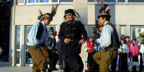 Obiceiul "Căluşerilor" este, după unii, mai vechi de 100 de ani