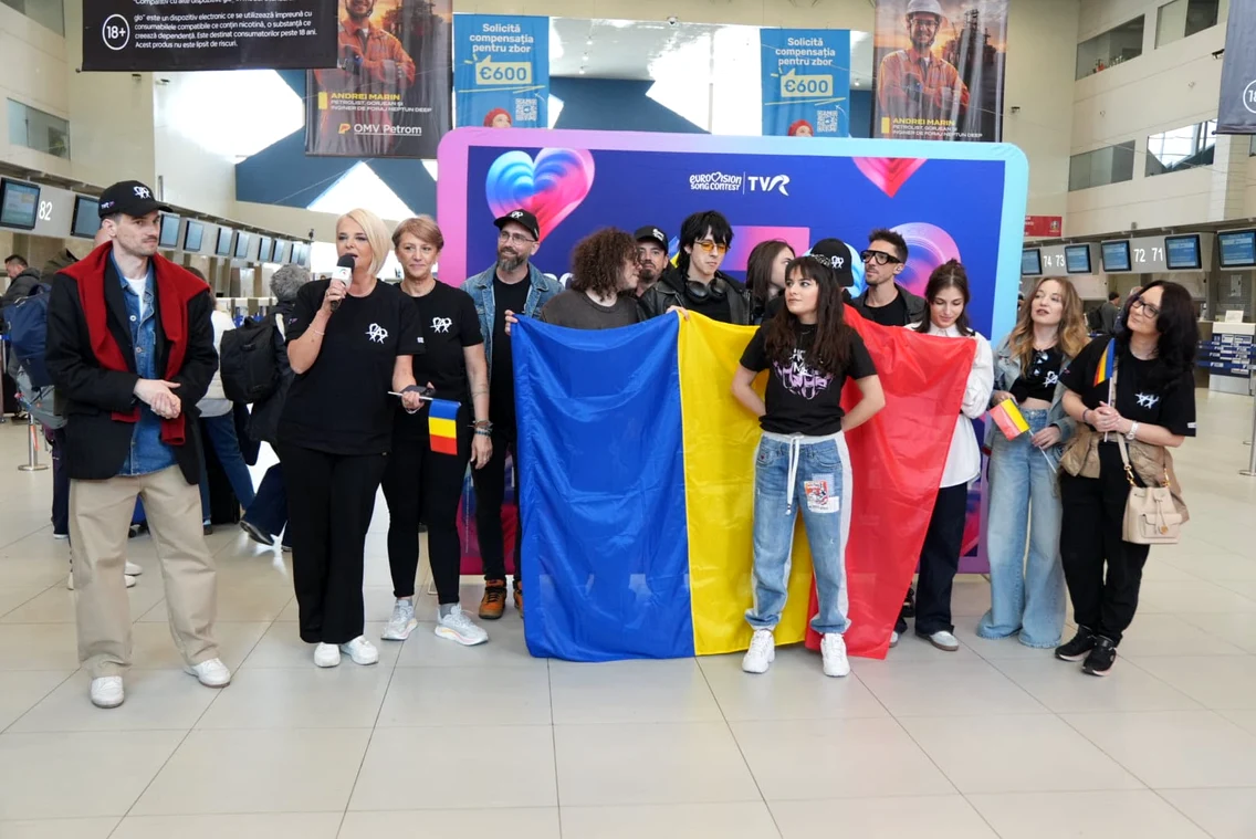 Delegația României pentru Eurovision, cu Alexandra Căpitănescu și Iuliana Marciuc, a plecat la Viena. FOTO: Universal Music