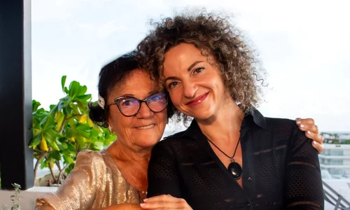 cercetatoarea Lucia Aronica si mama sa, Livia foto instagram drluciaaronica png