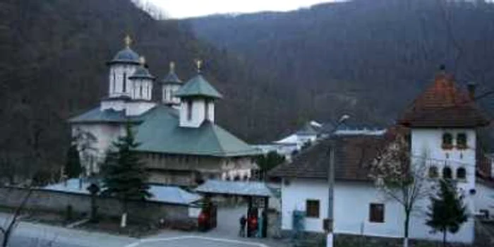 Târgu Jiu: Mânăstirile la control