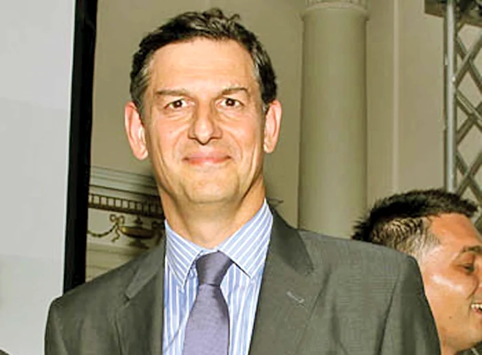 Costin Borc are un salariu de 14.024 lei. Ca CEO Lafarge câştiga 30.000 de euro pe lună plus bonusuri anuale în funcţie de performanţe