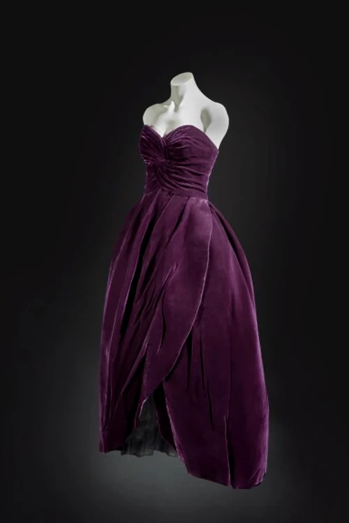 Rochie de bal a Prințesei Diana. Foto: https://www.sothebys.com/