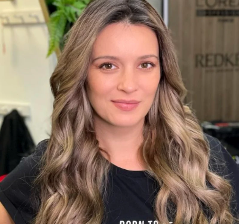 Diana Dumitrescu s-a pozat complet nemachiată pe rețelele de socializare Foto: Instagram