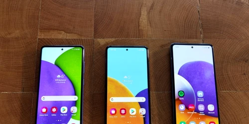 Smartphone Samsung Galaxy A52 A52 5G şi A72 FOTO Adrian Pogîngeanu
