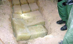 În urmă cu doi ani, armata  a descoperit 10 milioane de dolari ascunse în spatele unei colibe jpeg