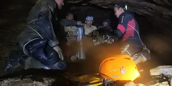 Cinci dintre bărbații blocați în peștera inundată din Laos au fost salvați FOTO Profimedia