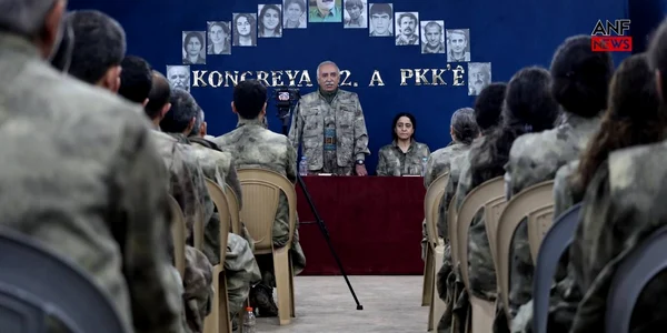 Partidul Muncitorilor din Kurdistan îşi anunţă dizolvarea Foto X jpg