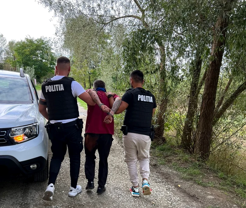 Hoț de mașini reținut după ce a distrus autoturismele pe care le-a condus fără permis