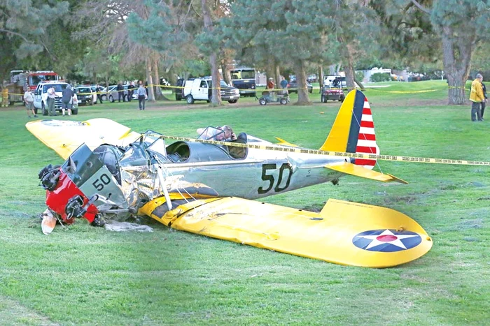 
    Deşi are 73 de ani, se cocoaţă pe elicopter să strângă şuruburileFoto: Guliver/Splashnews  