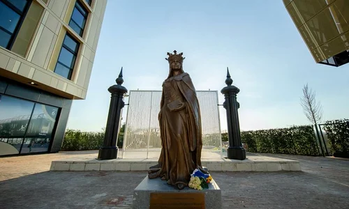 Dezbatere «Historia»:  Eveniment de excepţie, statuie a Reginei Maria, dezvelită în Anglia / VIDEO jpeg