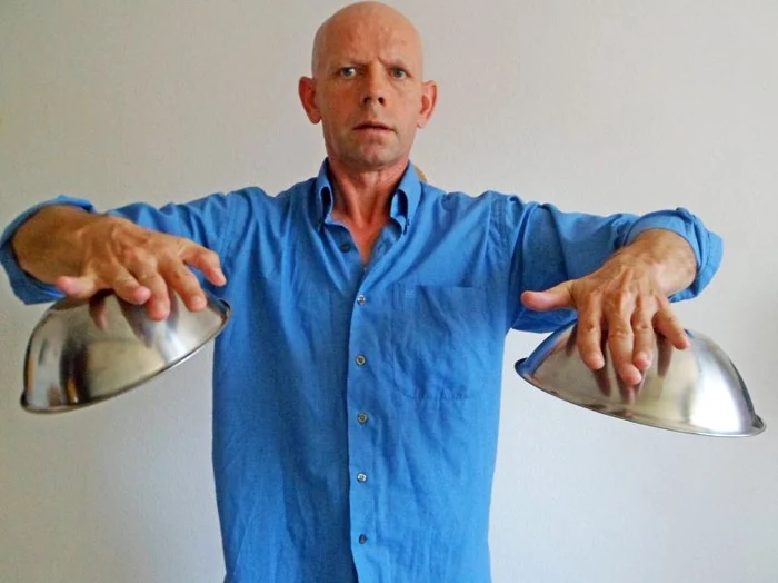 Miroslaw Magola, omul magnet (Photoland / Caters)