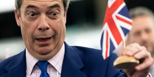 Nigel Farage deputat britanic în Parlamentul European face o grimasă în timpul dezbaterii privind retragerea Marii Britanii din UE la Strasbourg Franţa FOTO EPA EFE Patrick Seeger