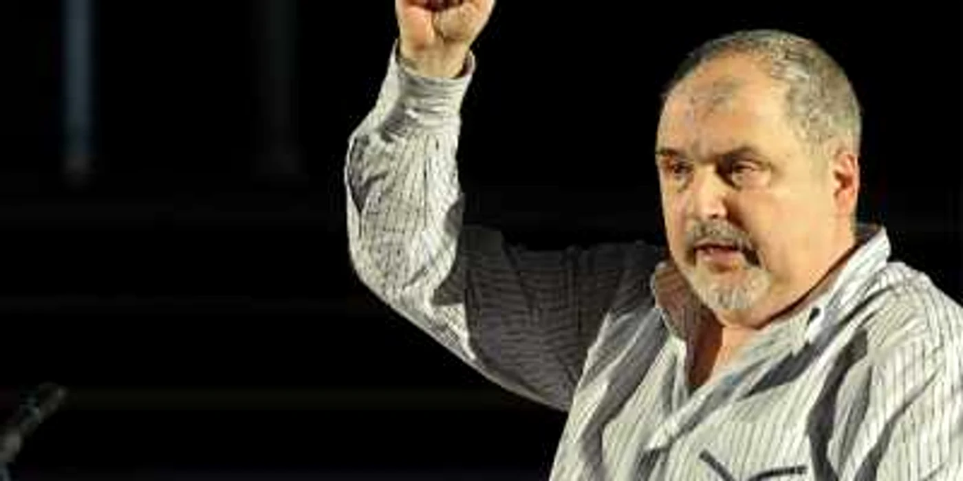 Eugen Cristea se va afla joi pe scena Teatrului „George Ciprian”