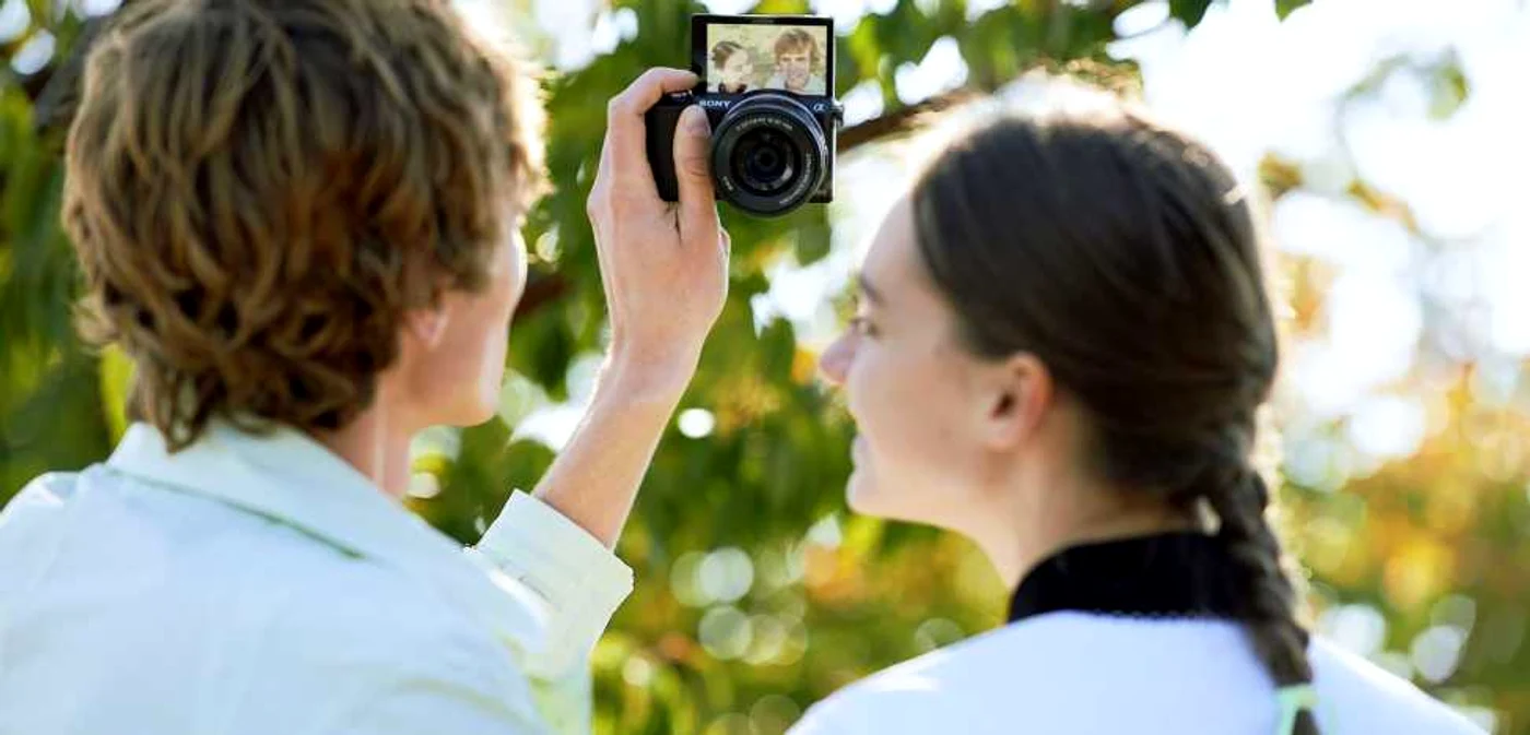 Sony îşi extinde linia Alpha şi are o cameră video 4K nouă. FOTO Sony