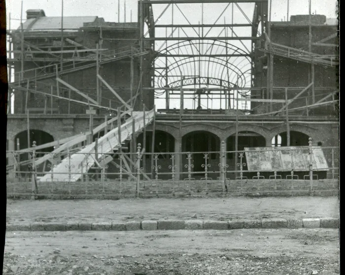 Începutul construcției Cazinoului (© ANR, Colecția George Potra – Diapozitive pe sticlă, 133)