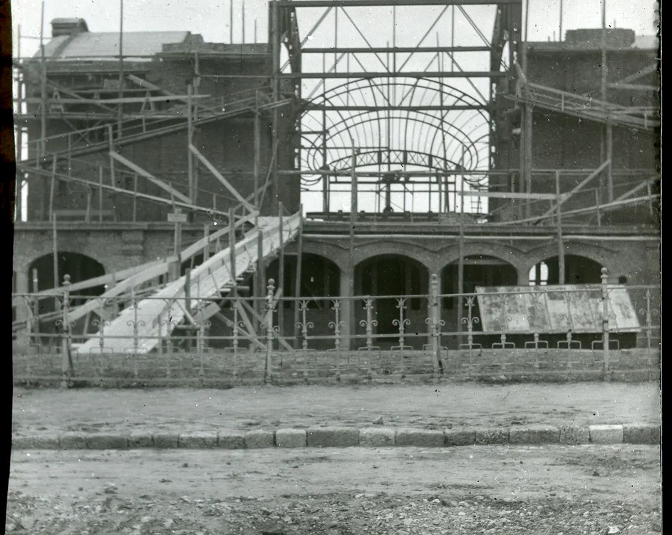 Începutul construcției Cazinoului (© ANR, Colecția George Potra – Diapozitive pe sticlă, 133)