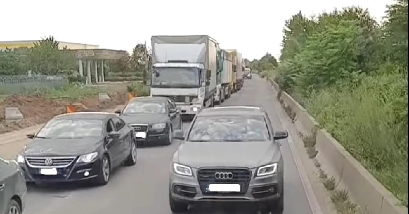 Depășirea unei coloane de vehicule Foto: Arhivă