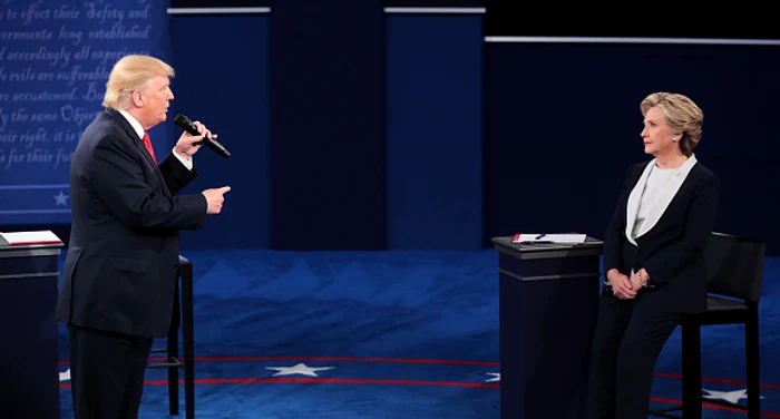 
    Donald Trump și Hillary Clinton s-au acuzat reciproc în cadrul celei de-a doua dezbateri electoraleFoto: Getty  