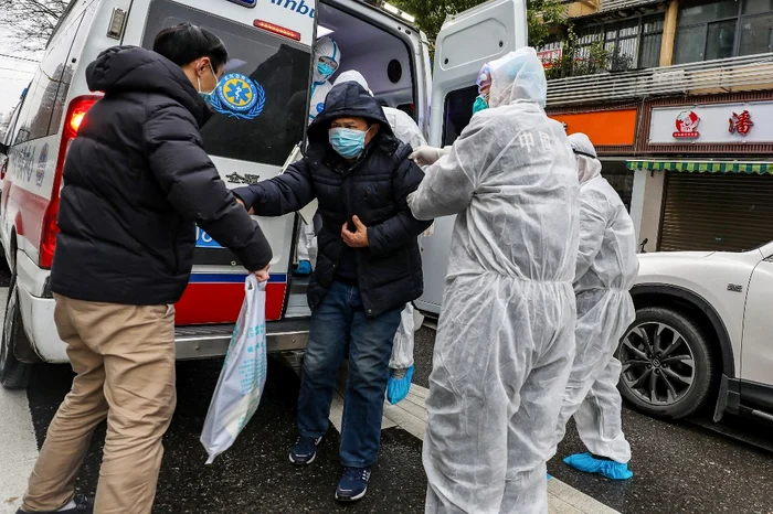 Bolnavii infectați cu coronavirus sunt tratați cu medicamente pentru HIV și SIDAFoto: AFP