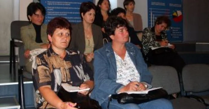 Râmnicu Vâlcea: Asistenţii sociali au fost instruiţi de directori