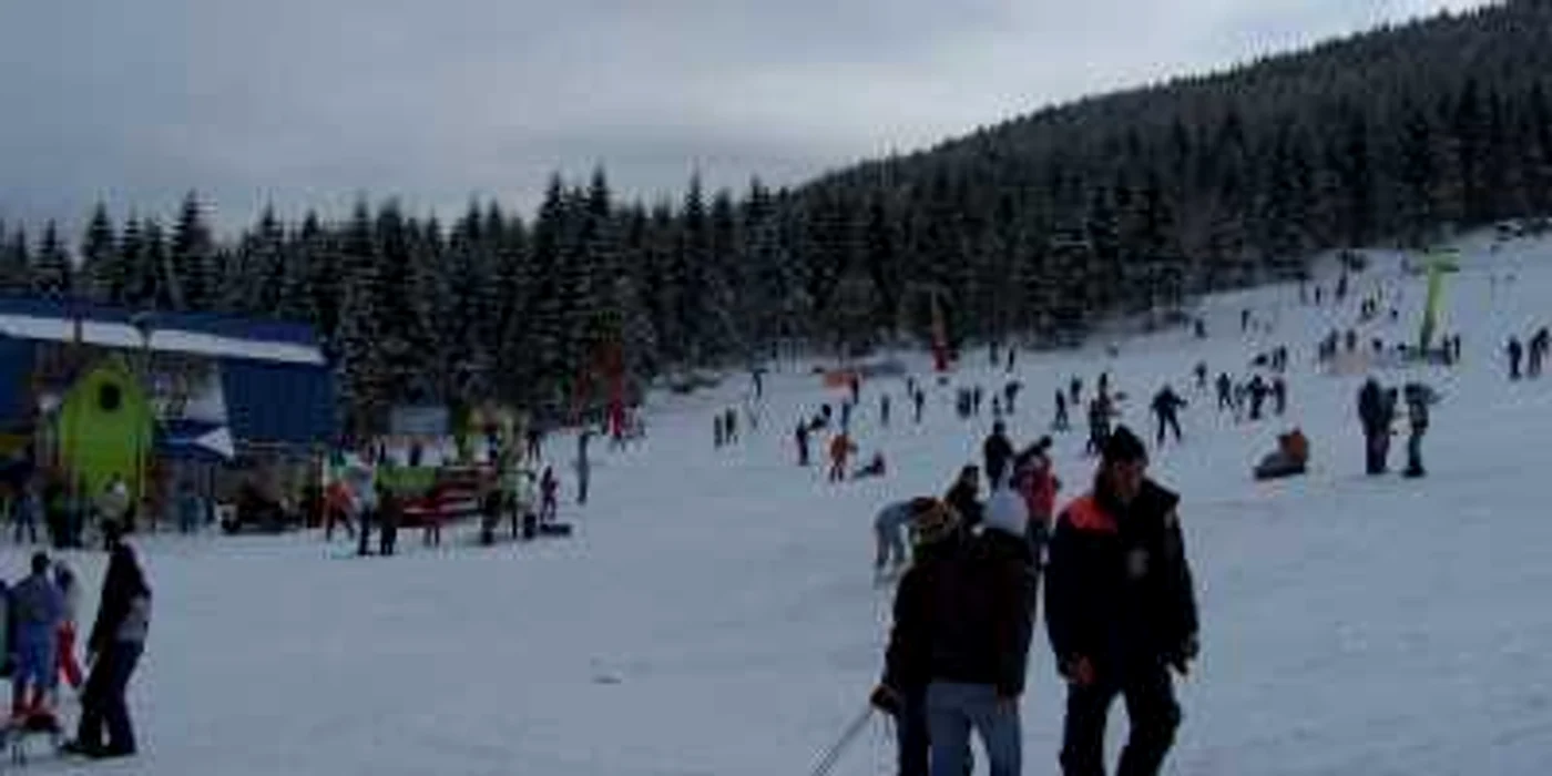 Turişti pe pârtia de la Arieşeni