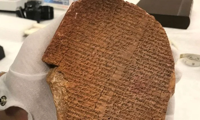 După ce a fost importată ilegal, o tabletă de mii de ani, cu una dintre cele mai vechi povești din lume, va fi returnată de SUA în Irak jpeg