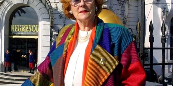 Jeanne Augier in fata Hotelului Negresco FOTO Getty Images