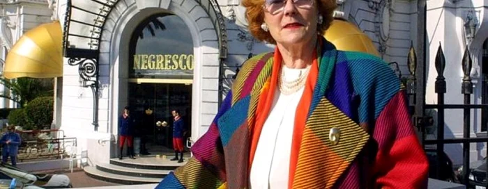 Jeanne Augier în faţa Hotelului Negresco FOTO Getty Images