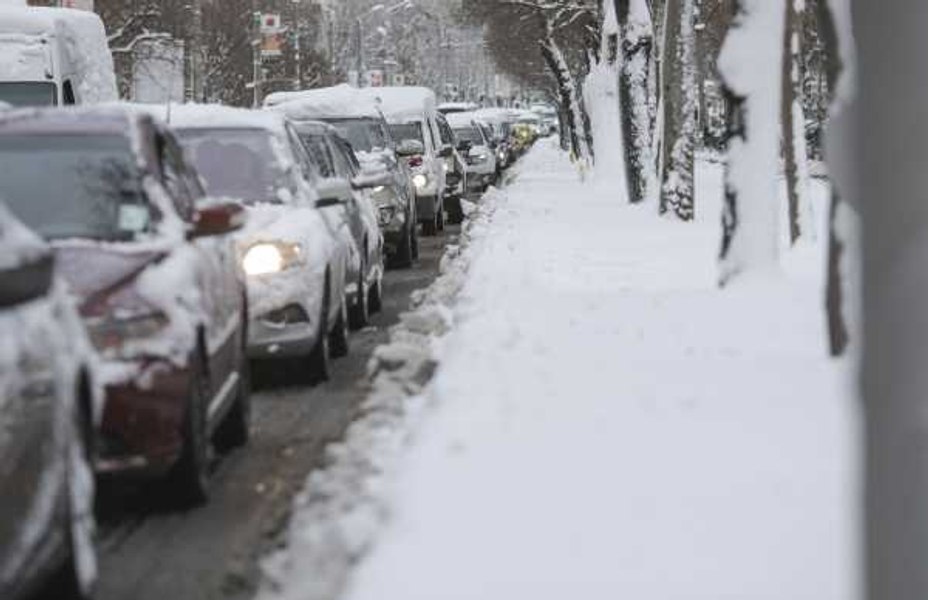 Vremea vineri, 29 noiembrie: În ce zone sunt așteptate ploi, polei, ninsori și intensificări ale vântului