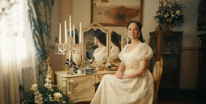 Andreea Marin e Zâna Bidgerton pentru Netflix captură de ecran (12) png