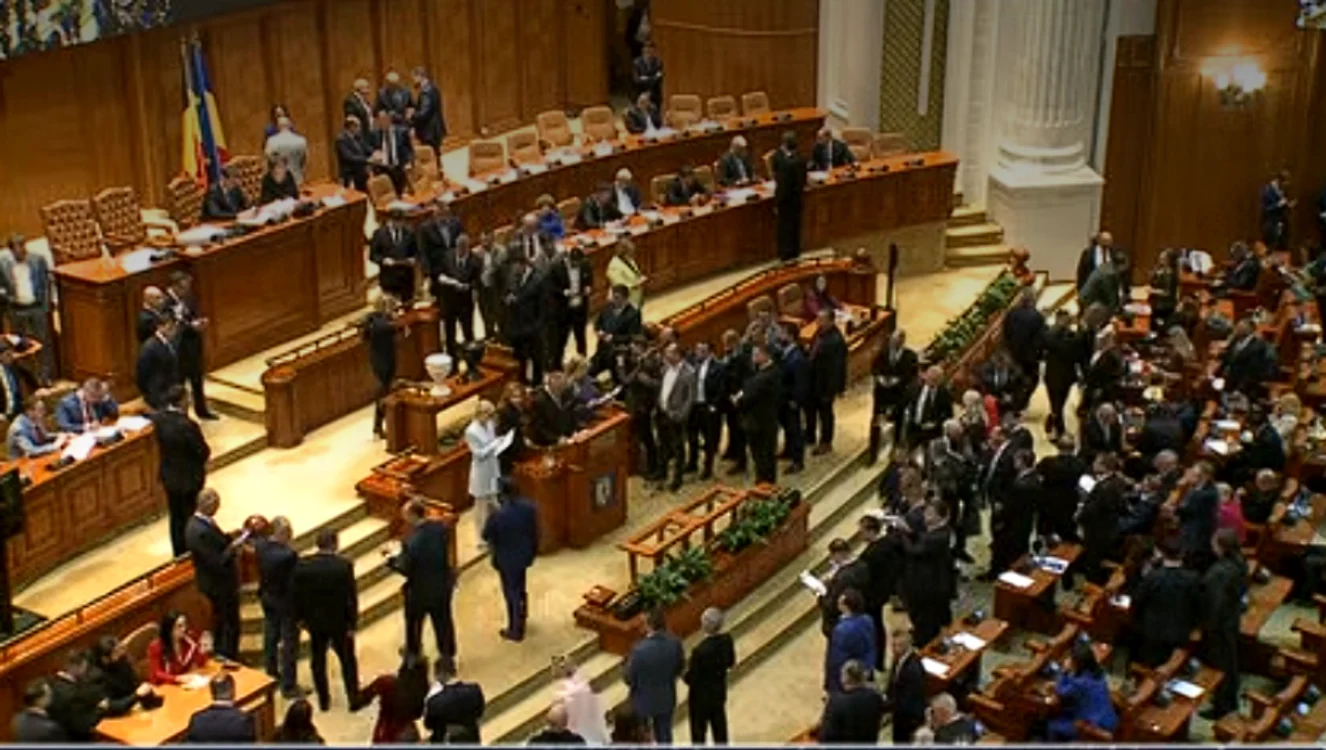 Motiunea de cenzură a fost votată marți în Parlament. FOTO captură video TVR