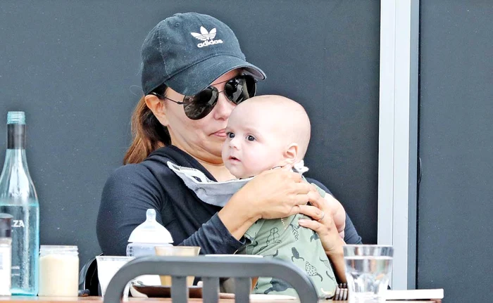 
    L-a plimbat pe micuţ pe străziFoto: Profimedia  