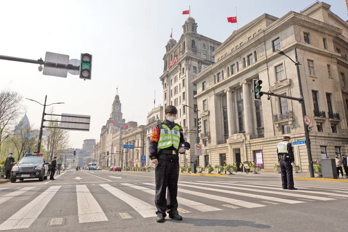 Paznicii au stat cu ochii-n patru