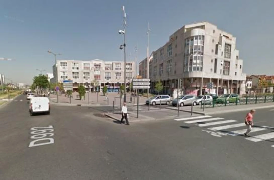 Bulevardul pe care se află oficiul poștal, unde are loc o nouă acțiune de luare de ostatici