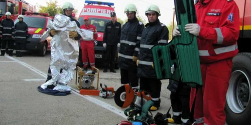 Pompierii giurgiuveni au primit două maşini noi