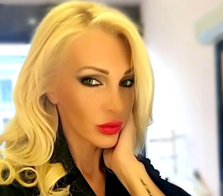 
    Alina Petrefoto: Arhiva Personală  