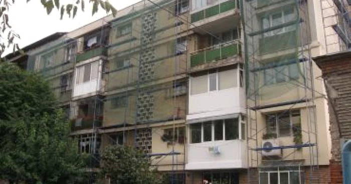 Târgu-Jiu: De mâine 11 blocuri intră în reabilitare termică