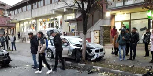 Imagini de la accidentul din Râmnicu Vâlcea de pe strada Mihai Viteazul Foto Adevărul