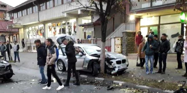 Imagini de la accidentul din Râmnicu Vâlcea de pe strada Mihai Viteazul Foto Adevărul